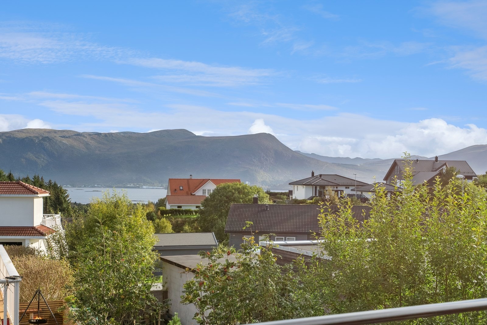 Flott utsikt frå boligens 2.etg. Galleribilde