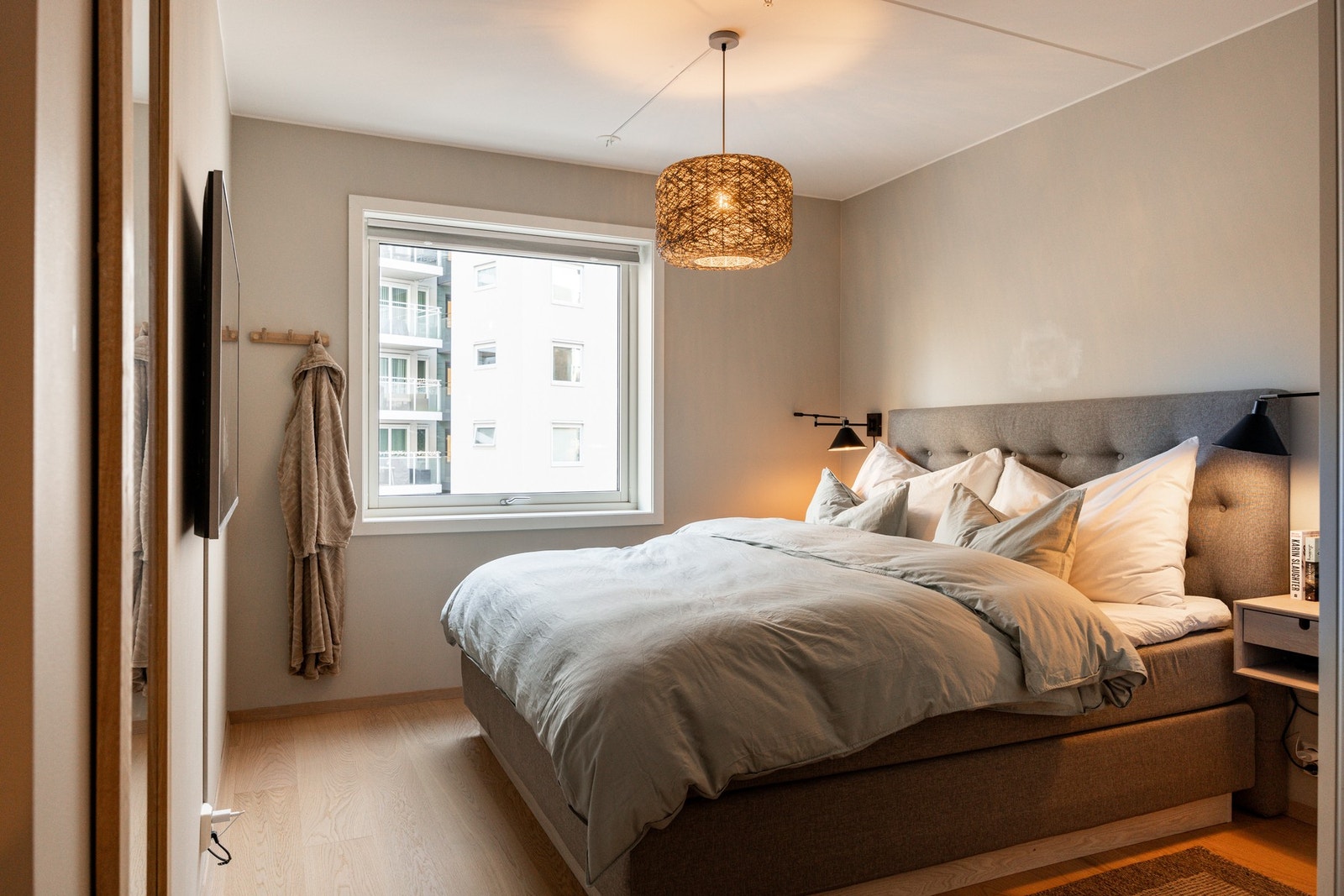 Hovedsoverom av god størrelse med god plass til dobbeltseng og nattbord. Galleribilde