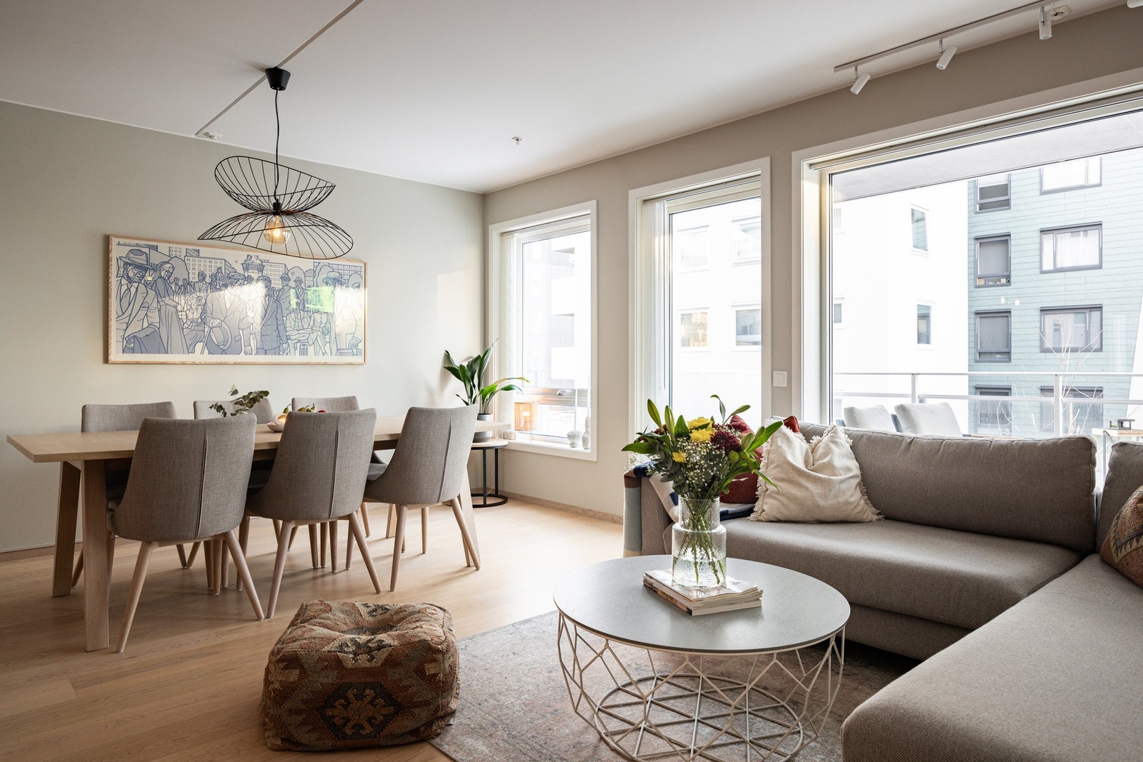 Naturlig sone for spisebord. Galleribilde