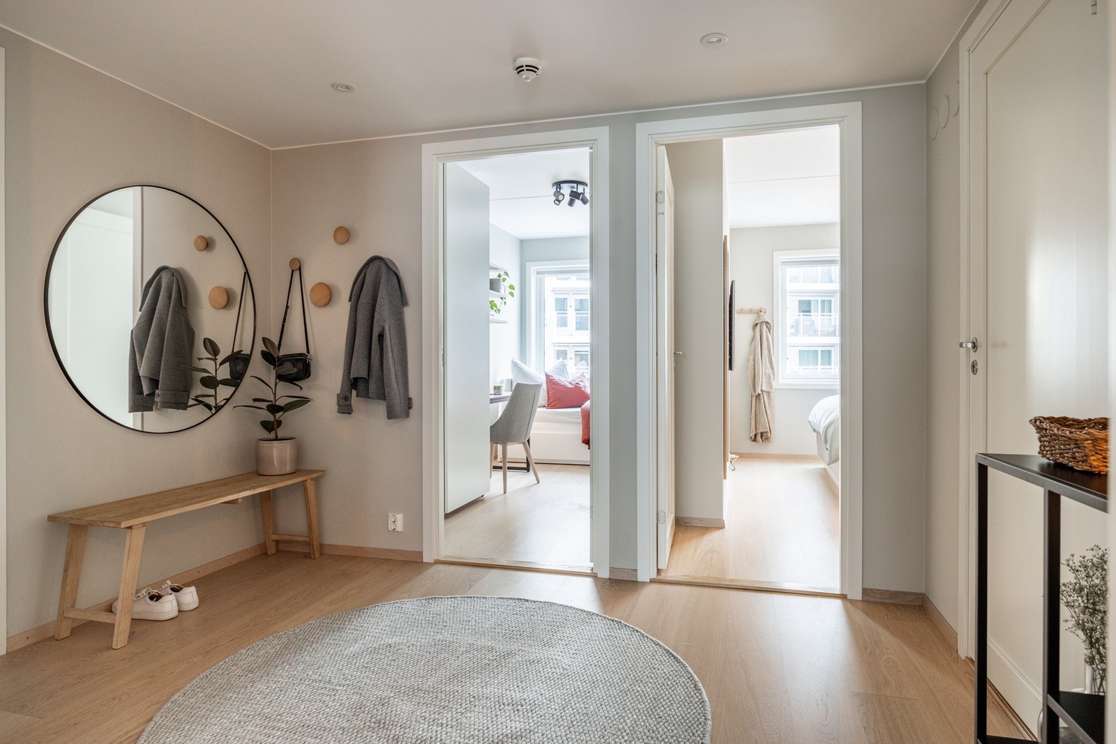 Alle rommene bindes naturlig sammen i entréen. Galleribilde