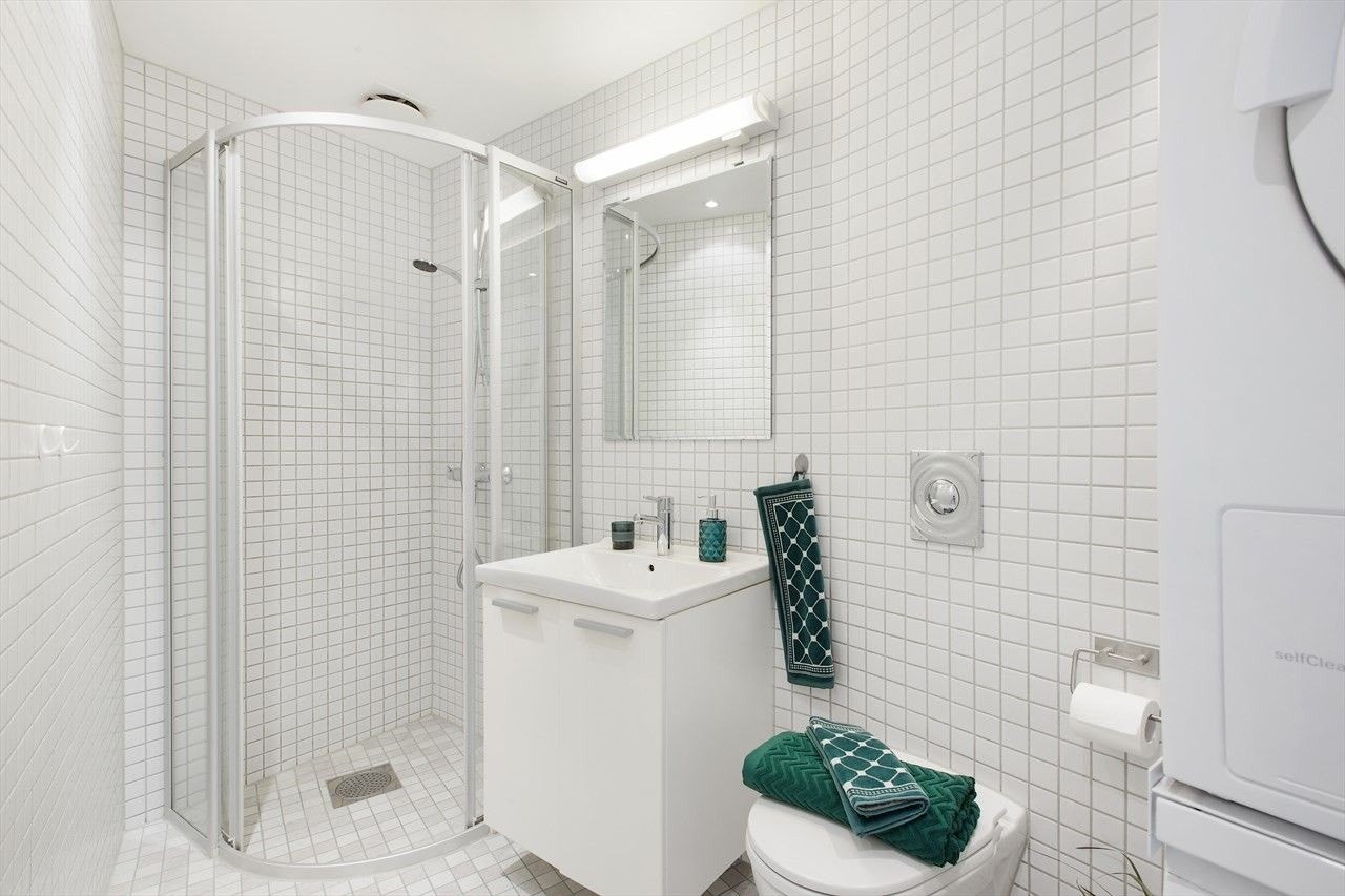 Bad er utstyrt med vaskemaskin og tørketrommel. Galleribilde