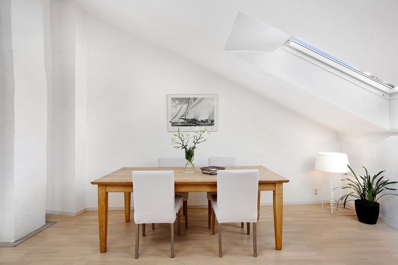 Godt med plass for spisebord i stuen. Galleribilde