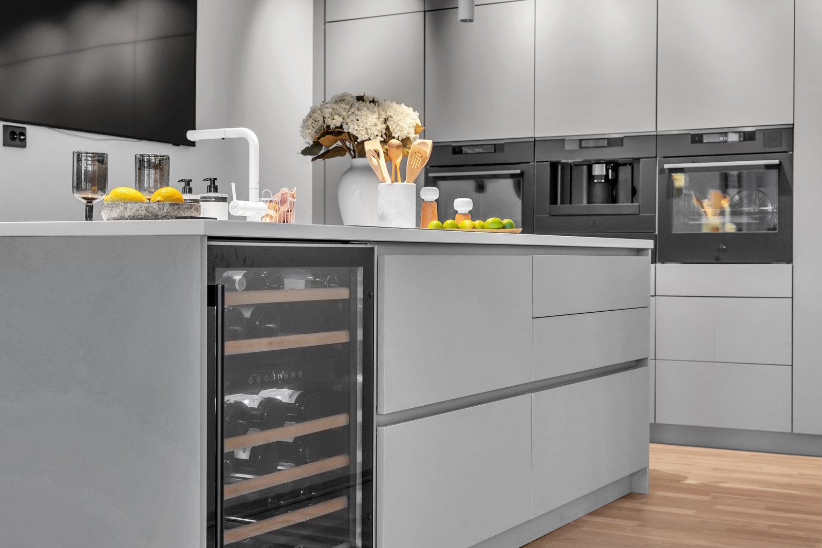 Kjøkken og innredning er betydelig oppgradert, lekkert og moderne Galleribilde