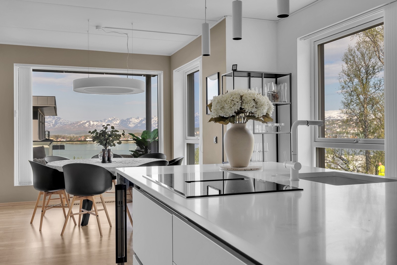 Storhaug + Partnere AS har gleden av å presentere nydelige Slipelvvegen 35 Galleribilde