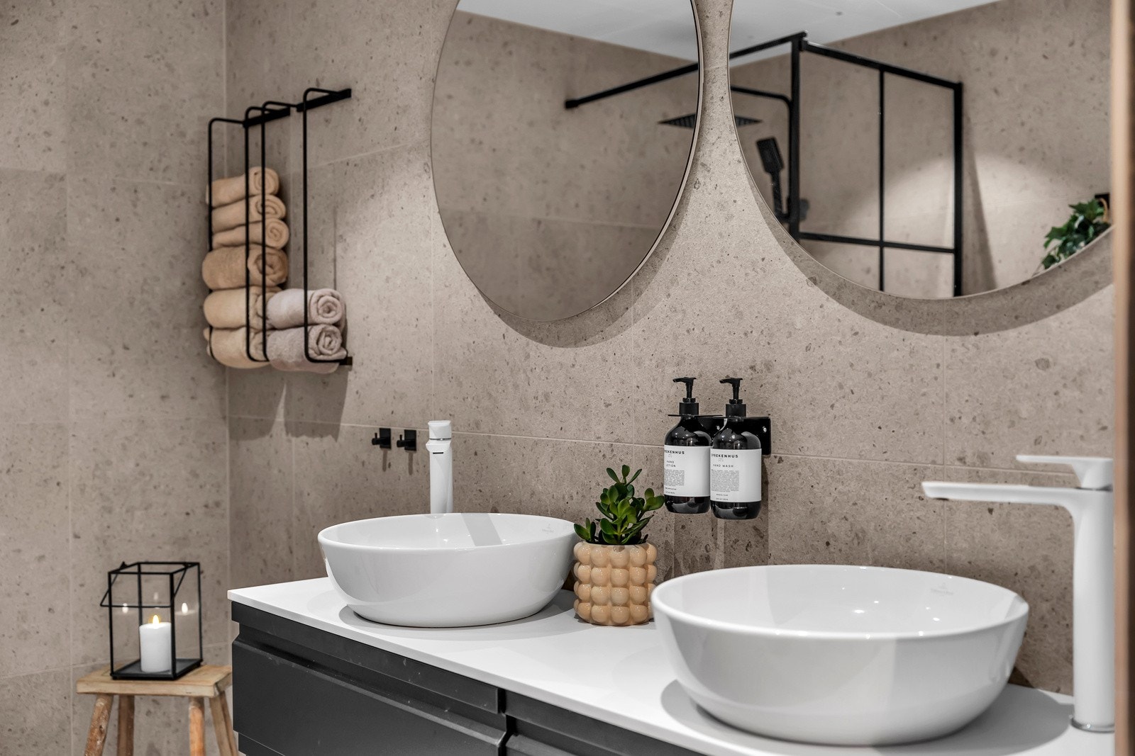 Pent flislagt på gulv og vegger Galleribilde