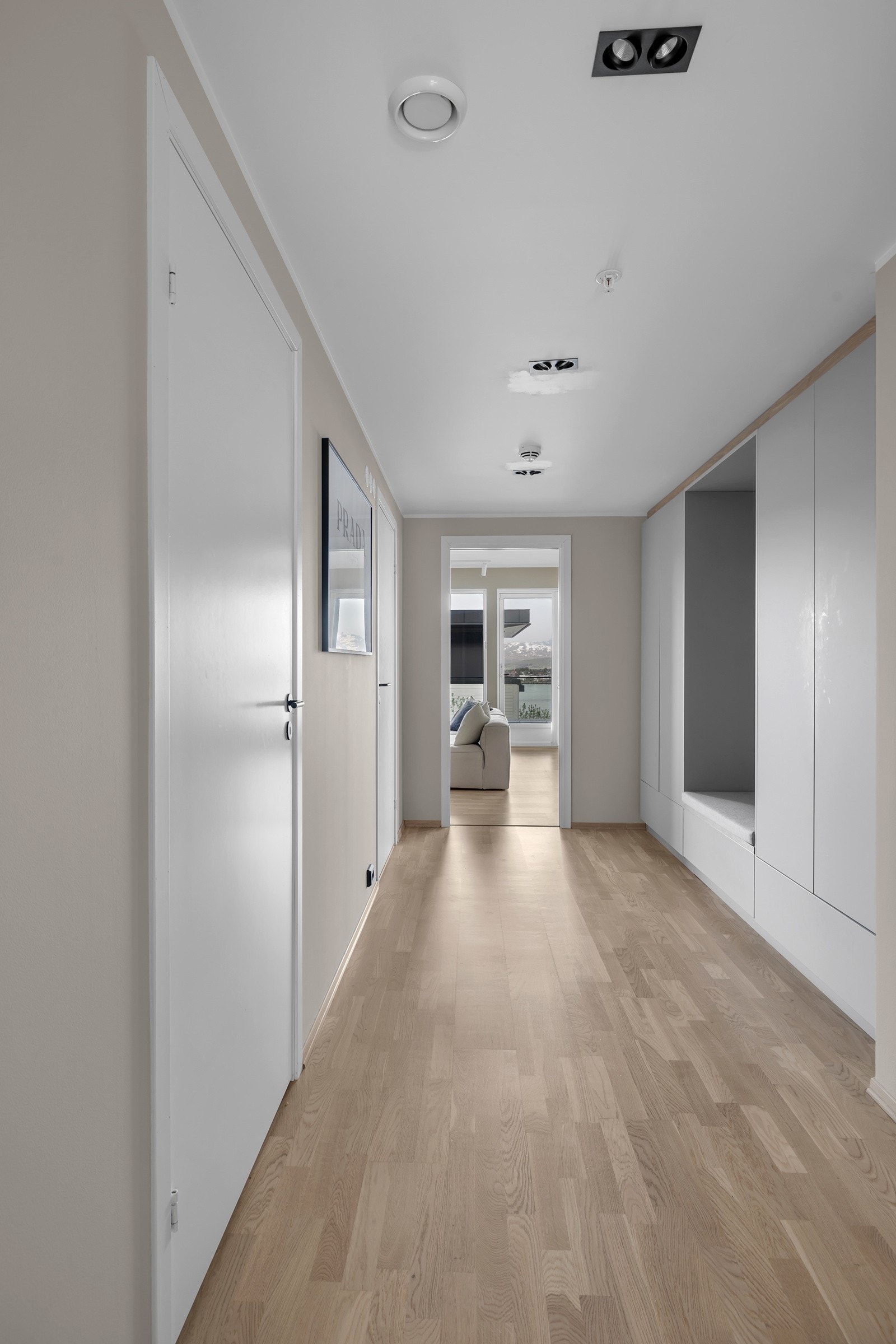 Lys og romslig hall Galleribilde