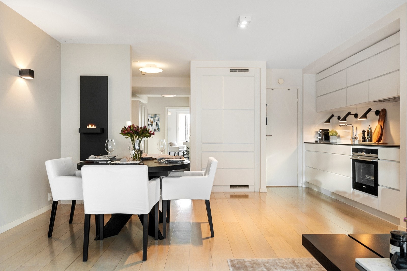 Leiligheten har et tidløst kjøkken fra Kvik Galleribilde