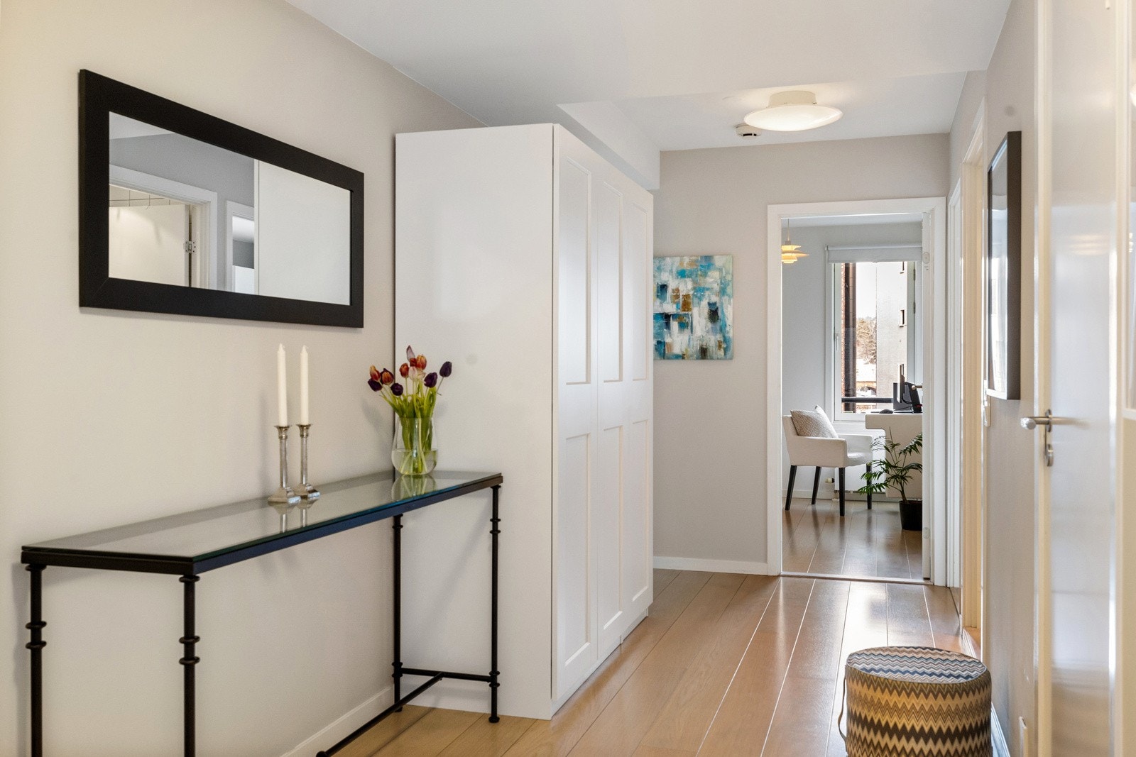 Leiligheten ligger i 4. etasje og har heisadkomst til leilighetsplan Galleribilde