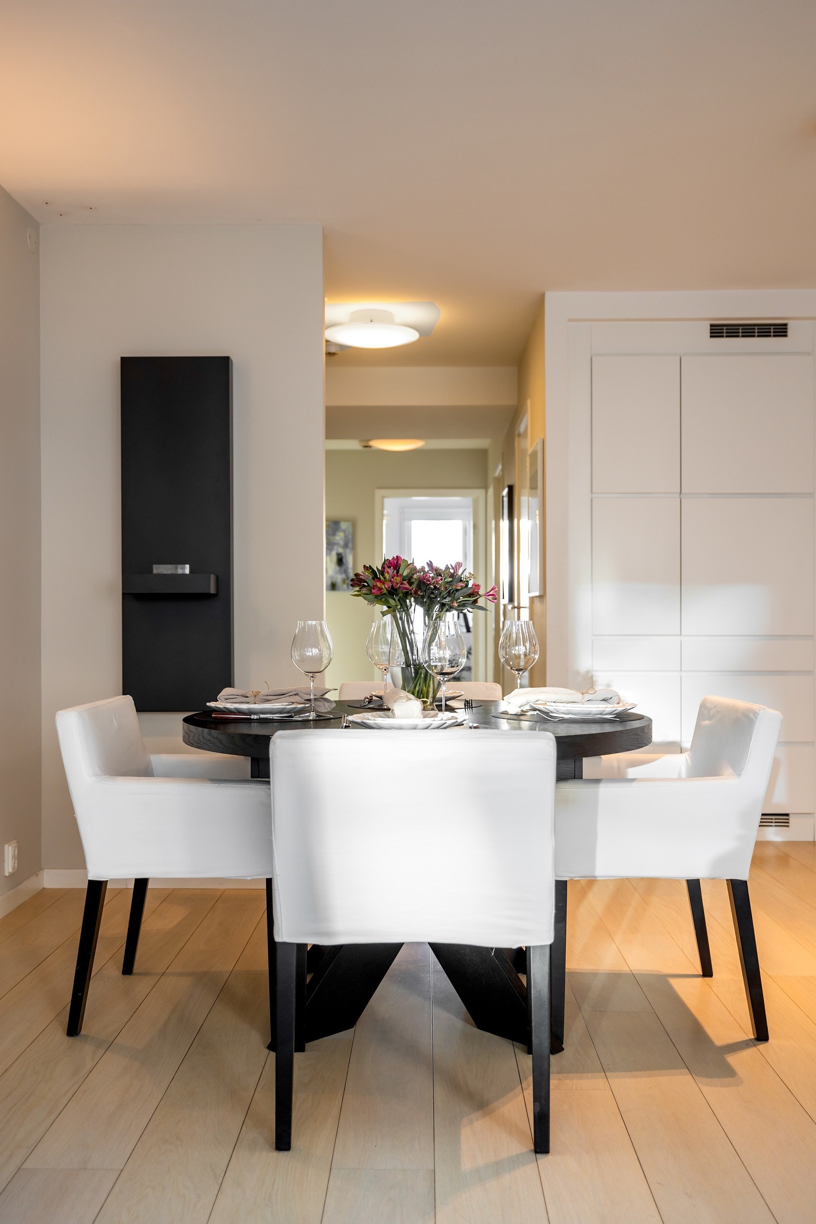 Takhøyden i stue/kjøkken er ca. 2,47 meter Galleribilde