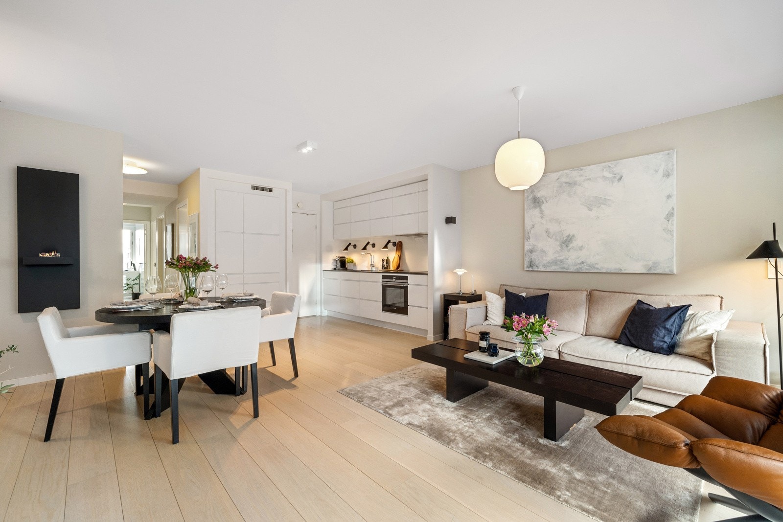 Leiligheten er utstyrt med Plejd lyssystem, som er trådløs styring av lys via app Galleribilde