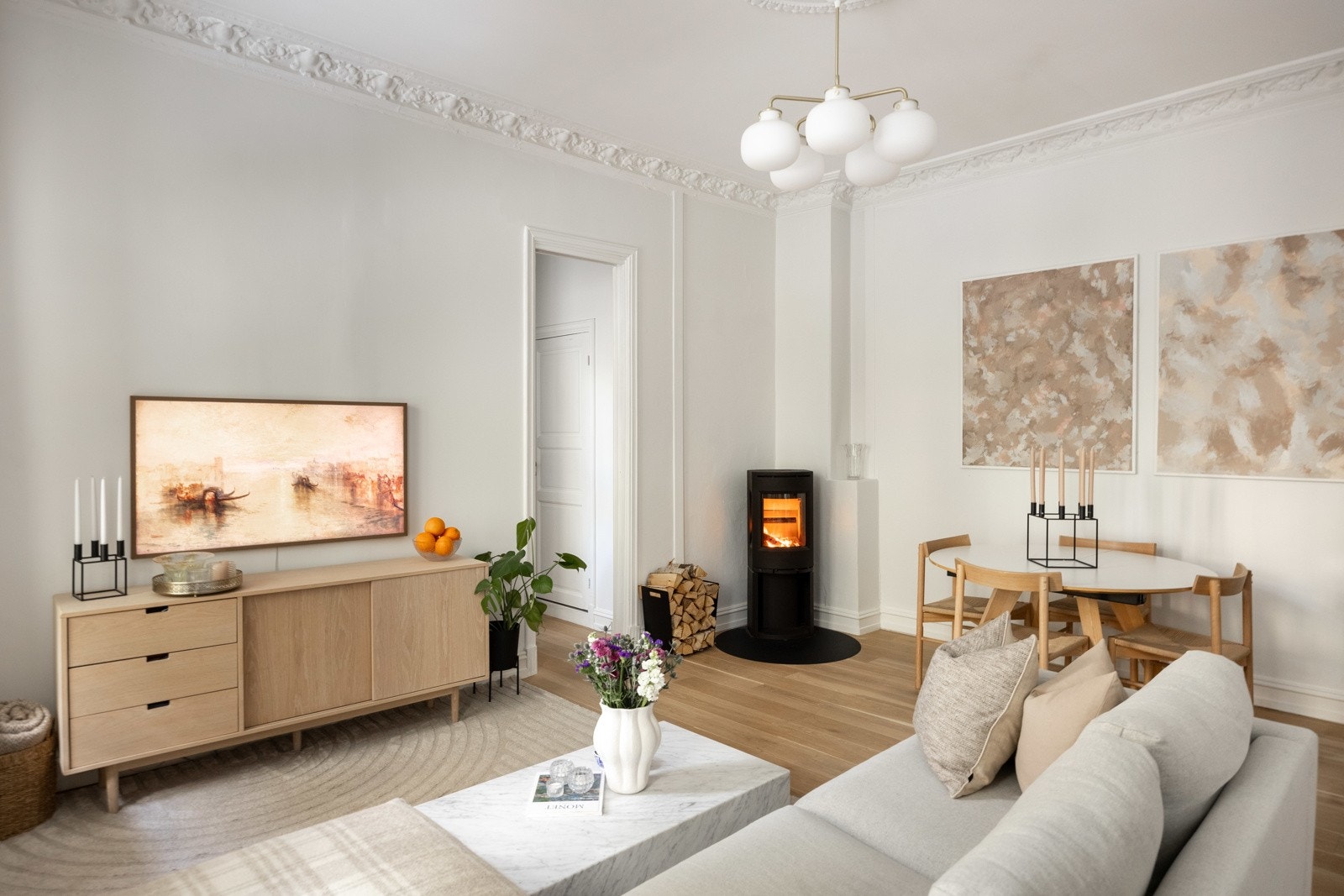 Lekker bygårdsleilighet med peis, høy standard og unike detaljer. Galleribilde