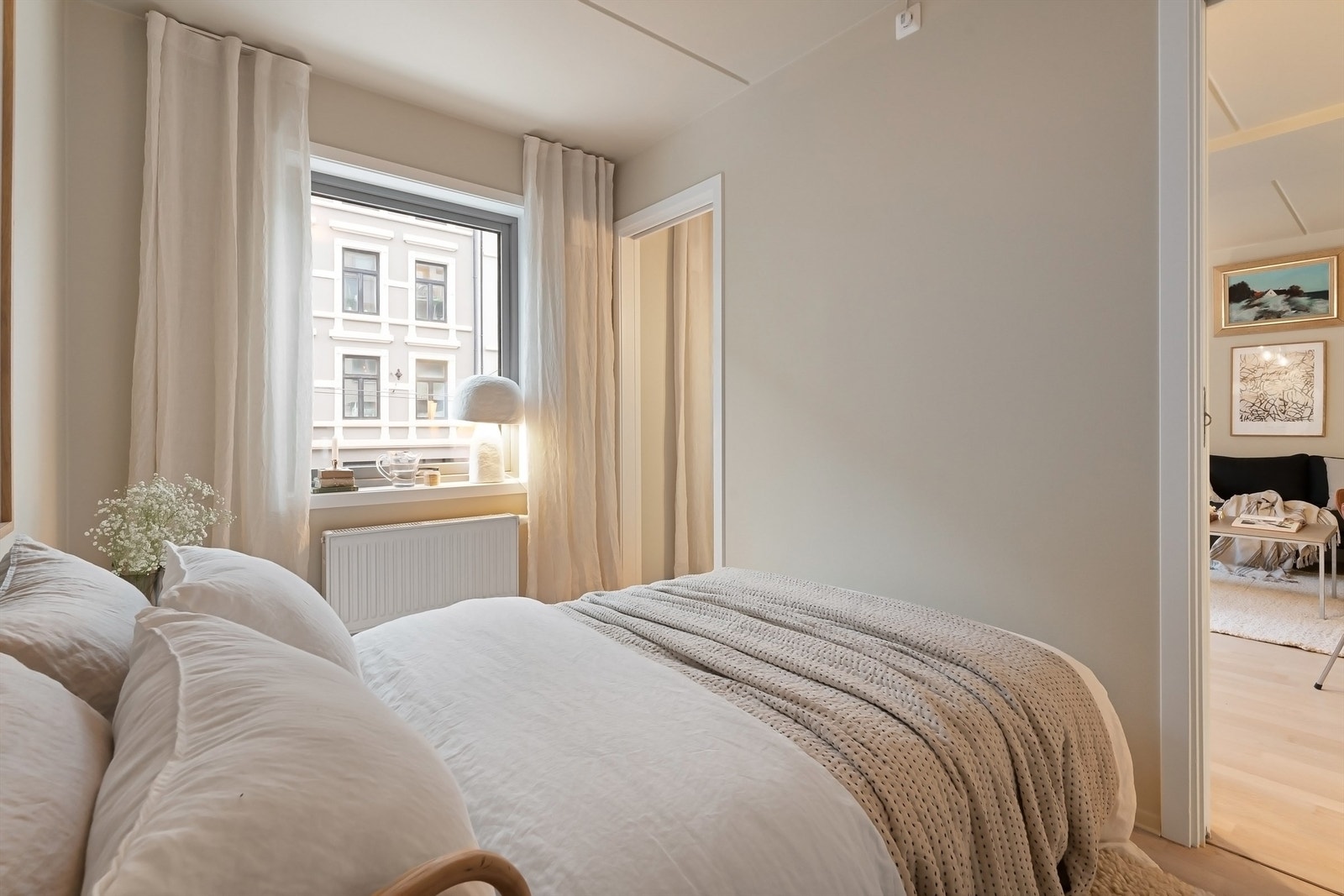 Boligen disponerer en kjellerbod som ligger i nabobygget og måler 5 kvm. Galleribilde