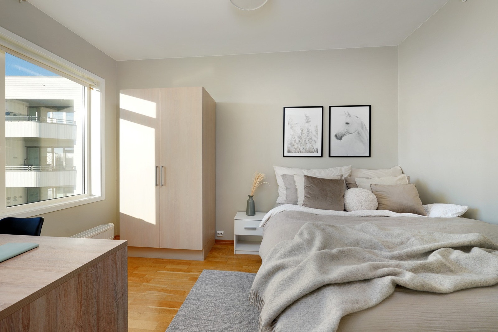 Romslig og godt hovedsoverom med god skapplass. Galleribilde