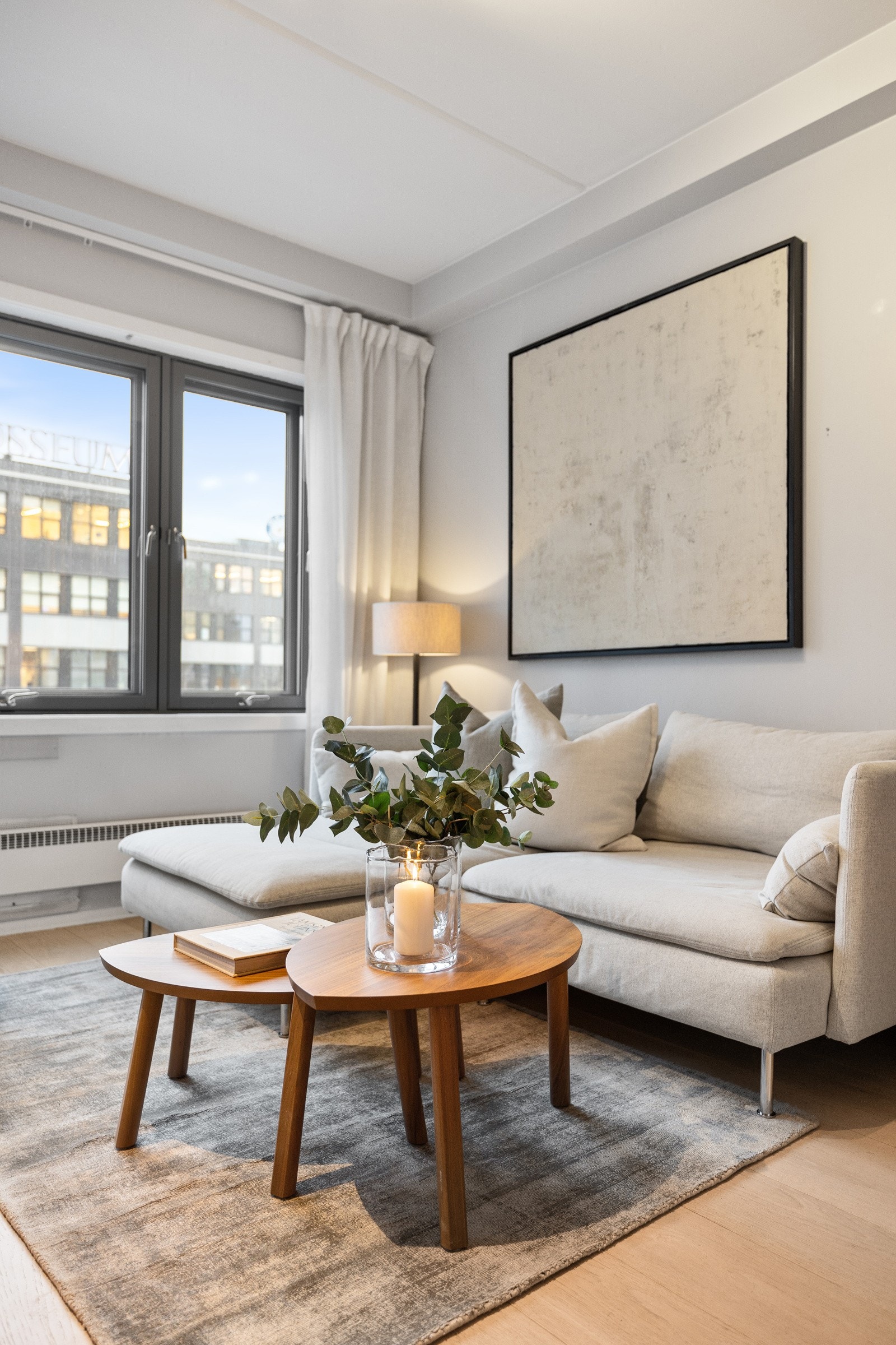 Den generøse takhøyden gjør at alle rom oppleves lyse og luftige. Galleribilde