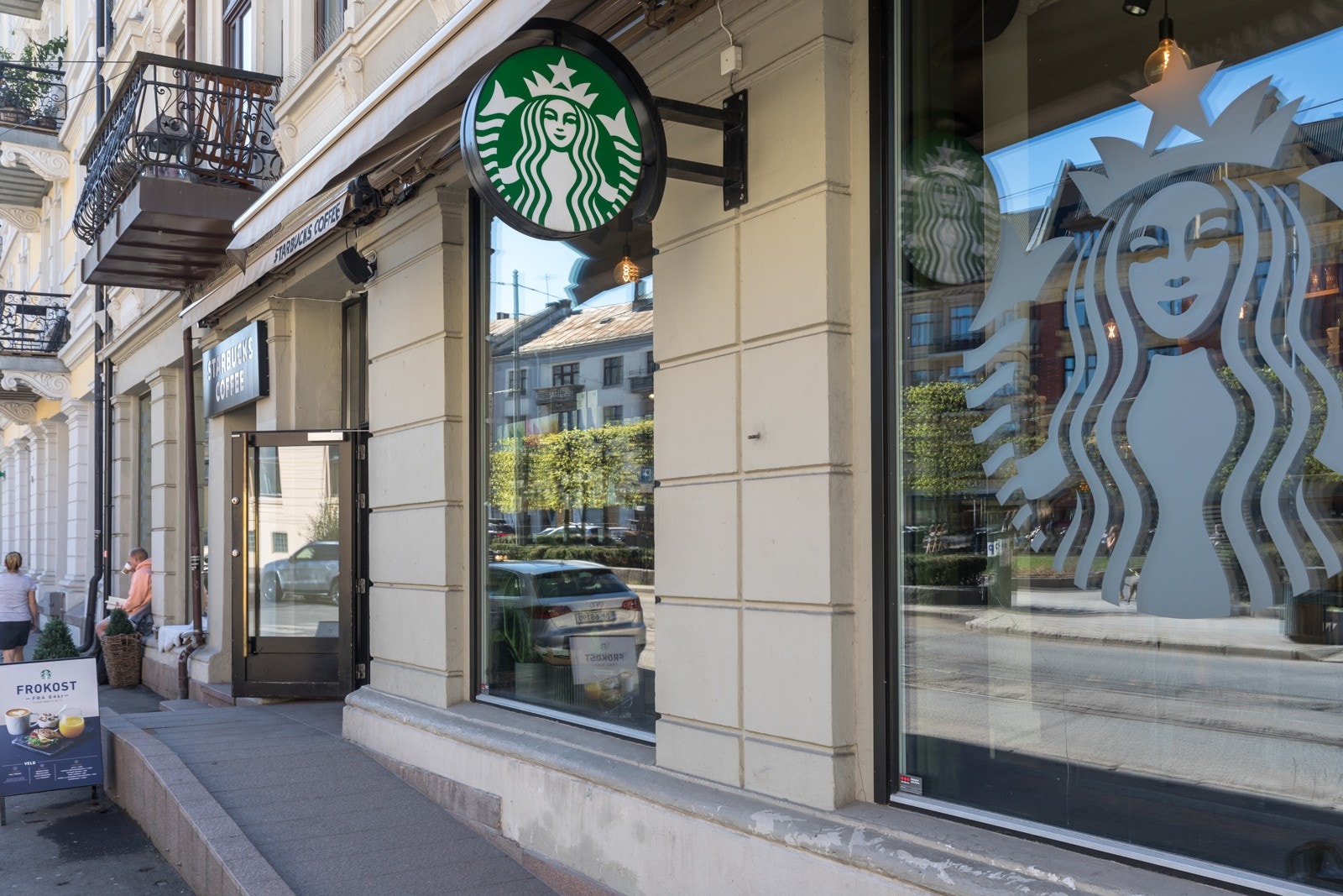 Et mangfold av kaféer i gangavstand. En av Norges fineste handlegater, Bogstadveien, ligger også like utenfor døren. Galleribilde