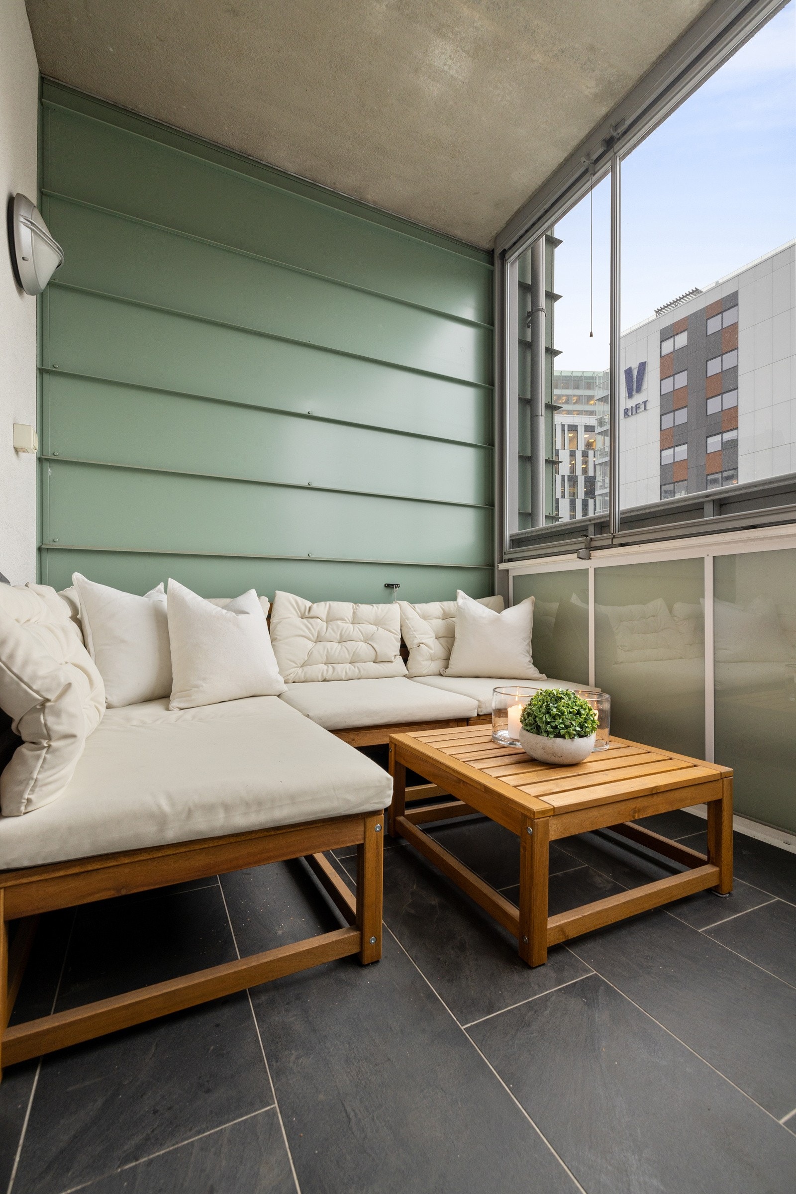 Balkongen er innglasset, noe som øker bruksmuligheten. Galleribilde