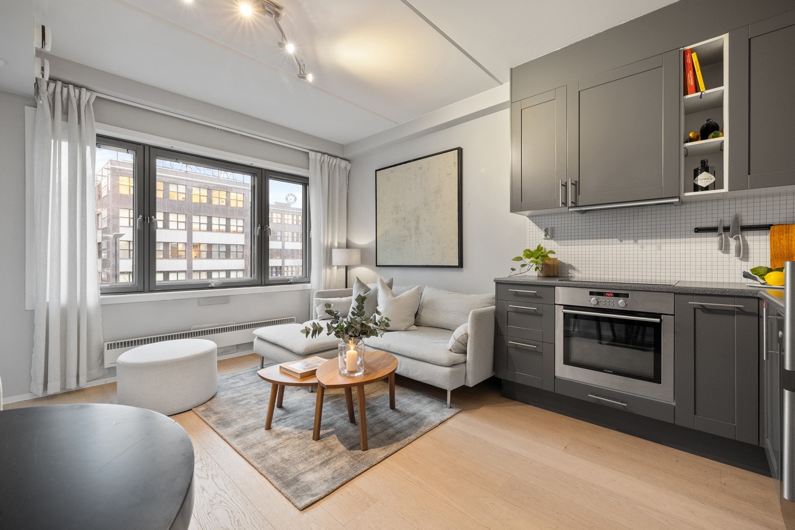 Lekker leilighet med god standard, generøs takhøyde og tidsriktige materialvalg. Galleribilde