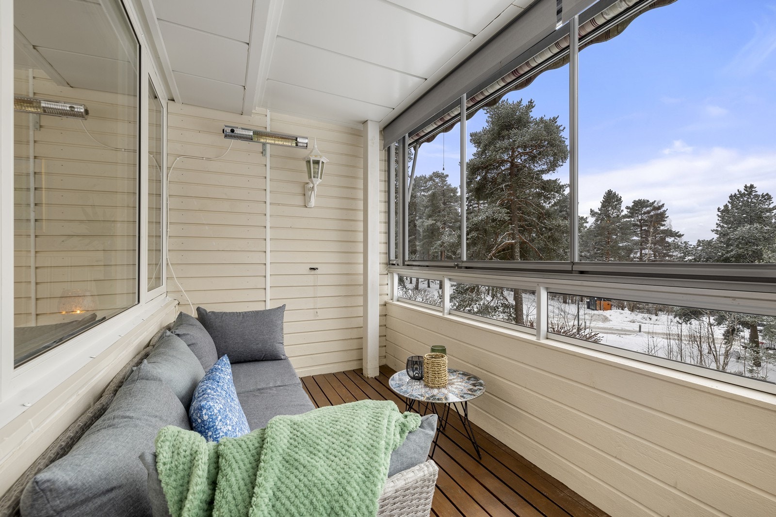 Vestvendt innglasset balkong på 7 m². Galleribilde