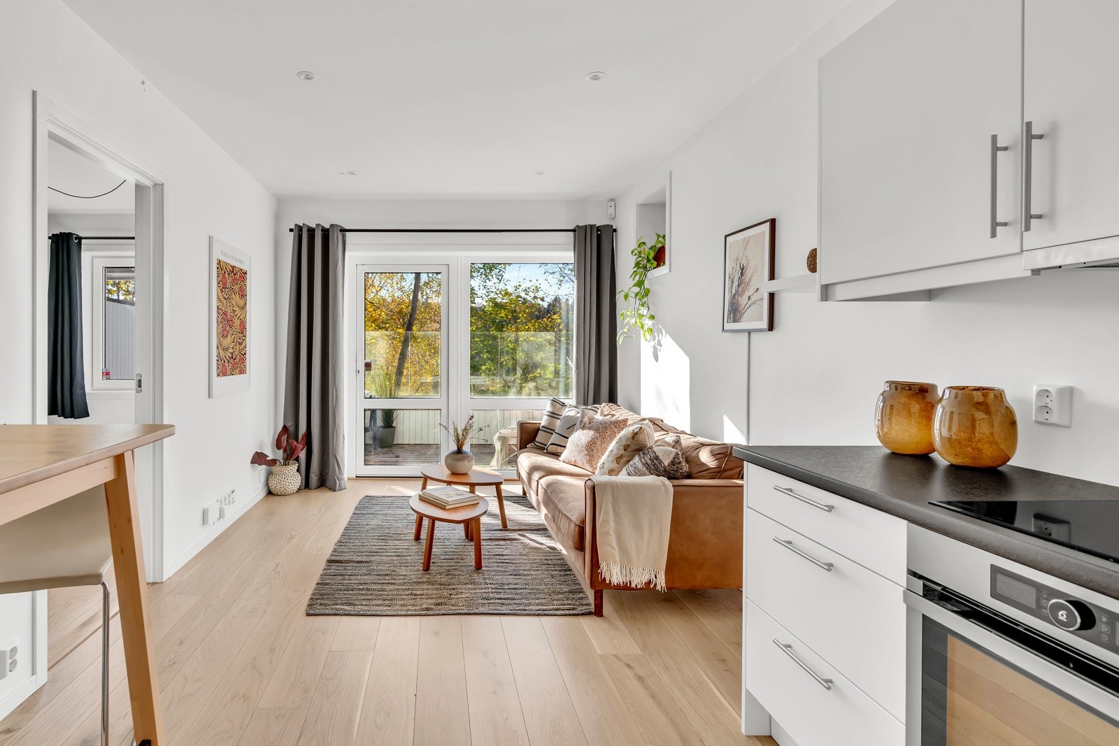 Lyst, moderne og innbydende, med god plass til møblering. Galleribilde