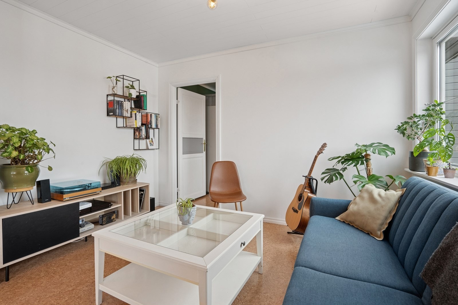 Leiligheten har lyse innbydende farger, som gjør det enkelt å innrede. Galleribilde