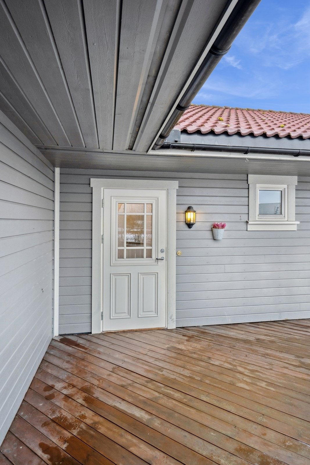 Frokostveranda ved inngangspartiet hvor man kan nyte morgensolen. Galleribilde