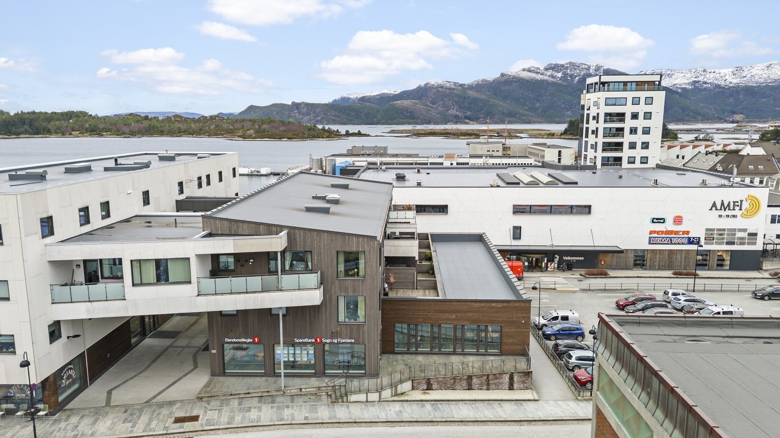 Bu sentralt i Florø by Galleribilde