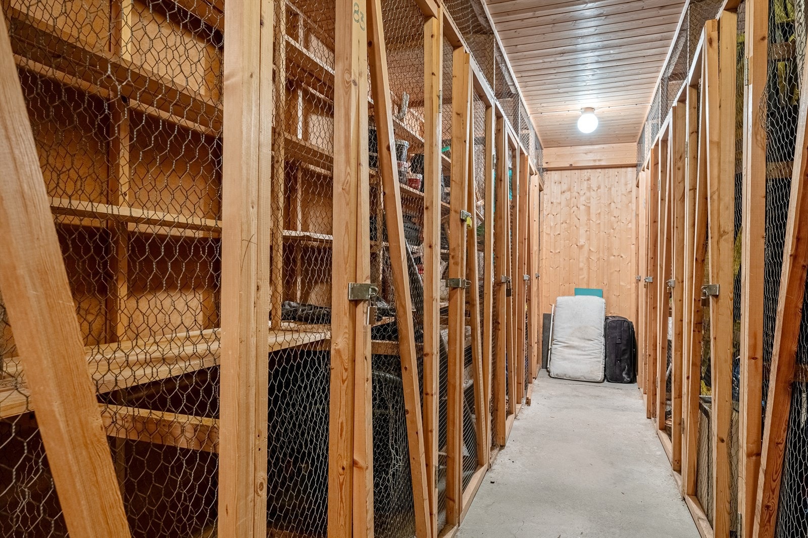 - Leiligheten disponerer to eksterne boder på totalt 4,8m² - Galleribilde