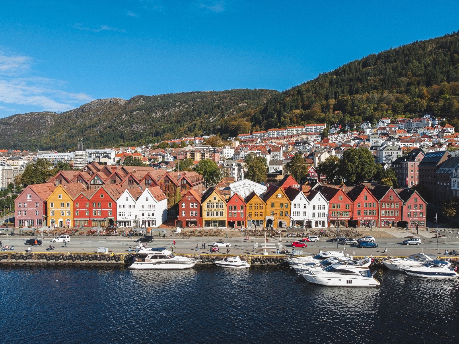 - Det er kort vei til bryggen og alt Bergen sentrum har å by på - Galleribilde