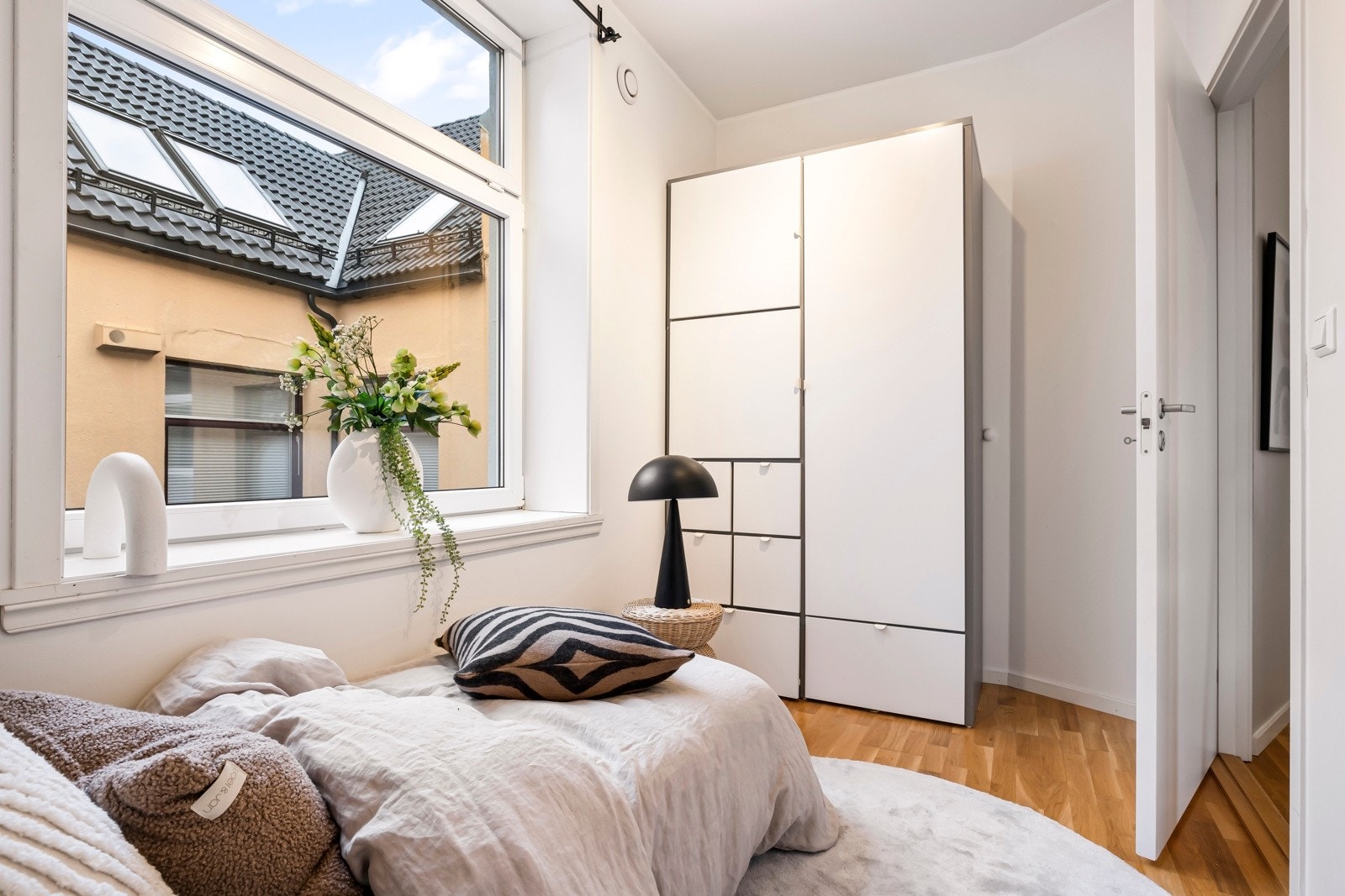 - Rommet passer perfekt som både gjesterom eller kontor - Galleribilde