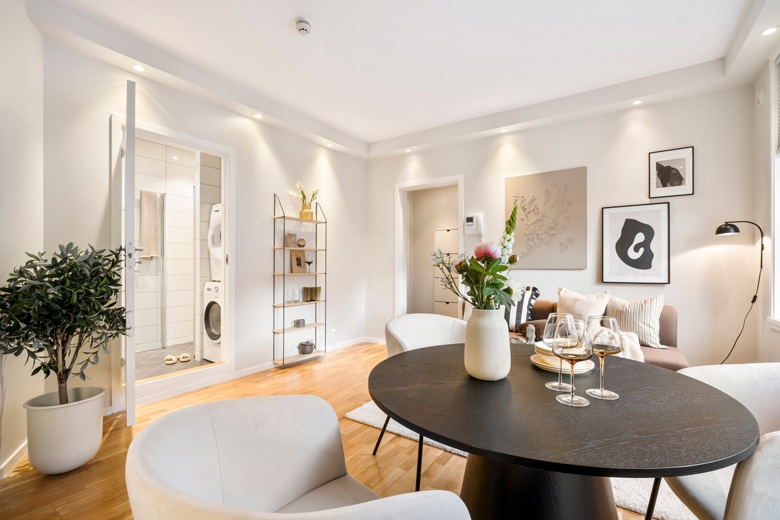 - Det ble gjort flere oppgraderinger i leiligheten i 2012 - Galleribilde