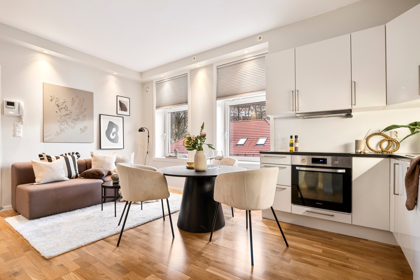 - Med sitt bruksareal på 45 kvadratmeter, tilbyr boligen et godt utnyttet areal fordelt på en funksjonell planløsning - Galleribilde