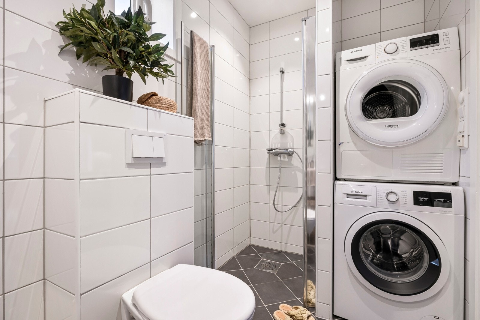 - Det er opplegg for både vaskemaskin og tørketrommel - Galleribilde