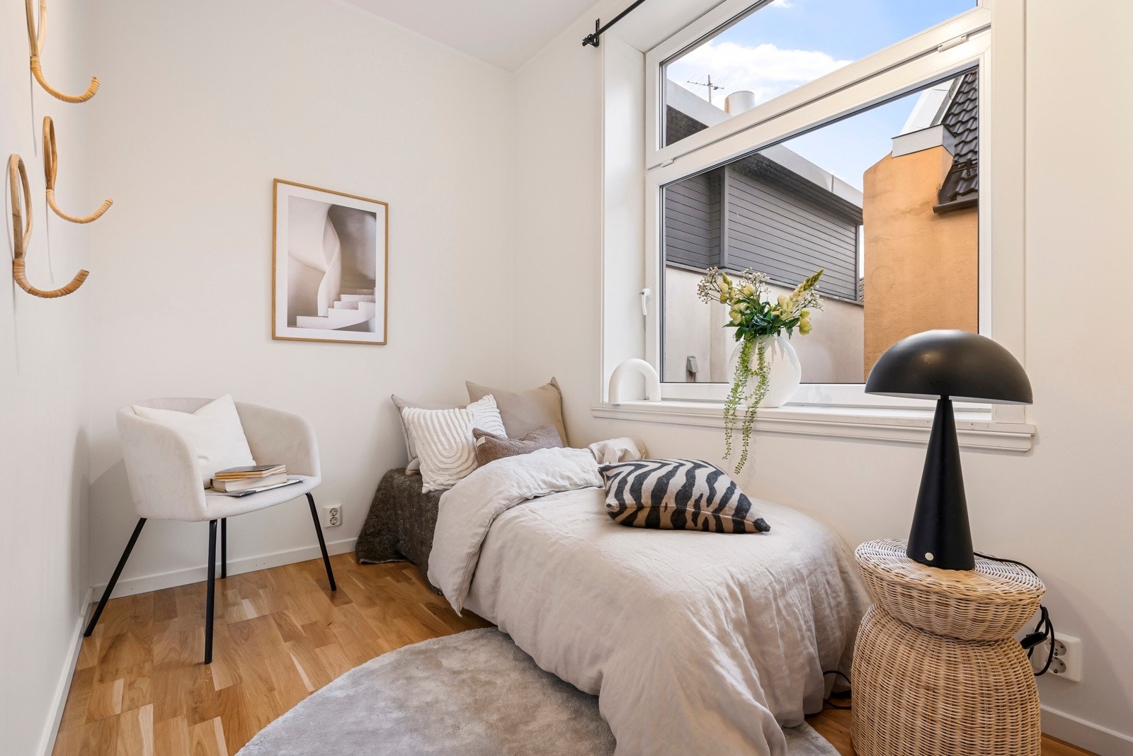 - Soverom 2 er på 6,2 kvm og har plass til enkeltseng, skrivebord og garderobe - Galleribilde