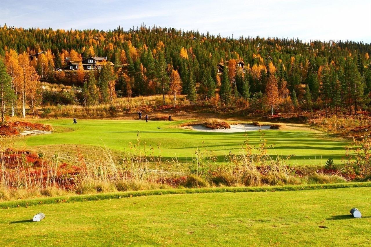 Nesfjellet golf ligger like ved alpinsenteret Galleribilde