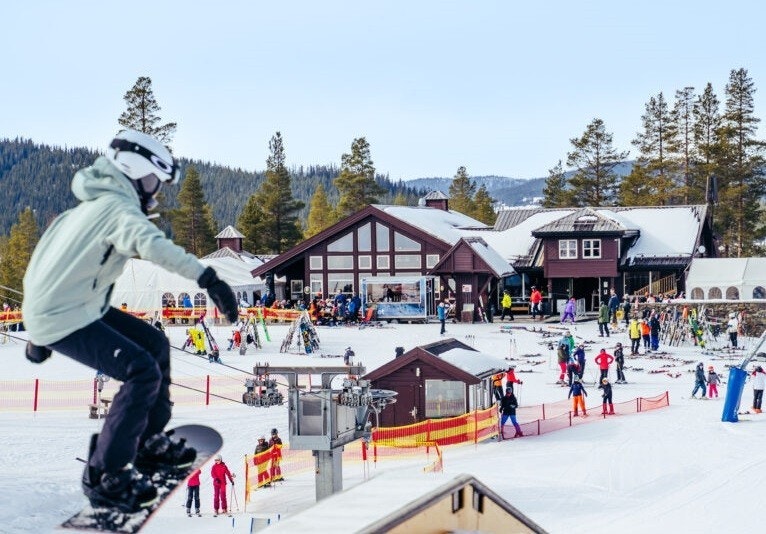 Nesfjellet-parken for jibberne og snowboarderne Galleribilde