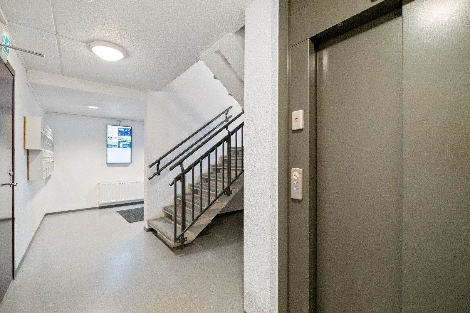 Det er enkel adkomst til boligen med heis. Galleribilde