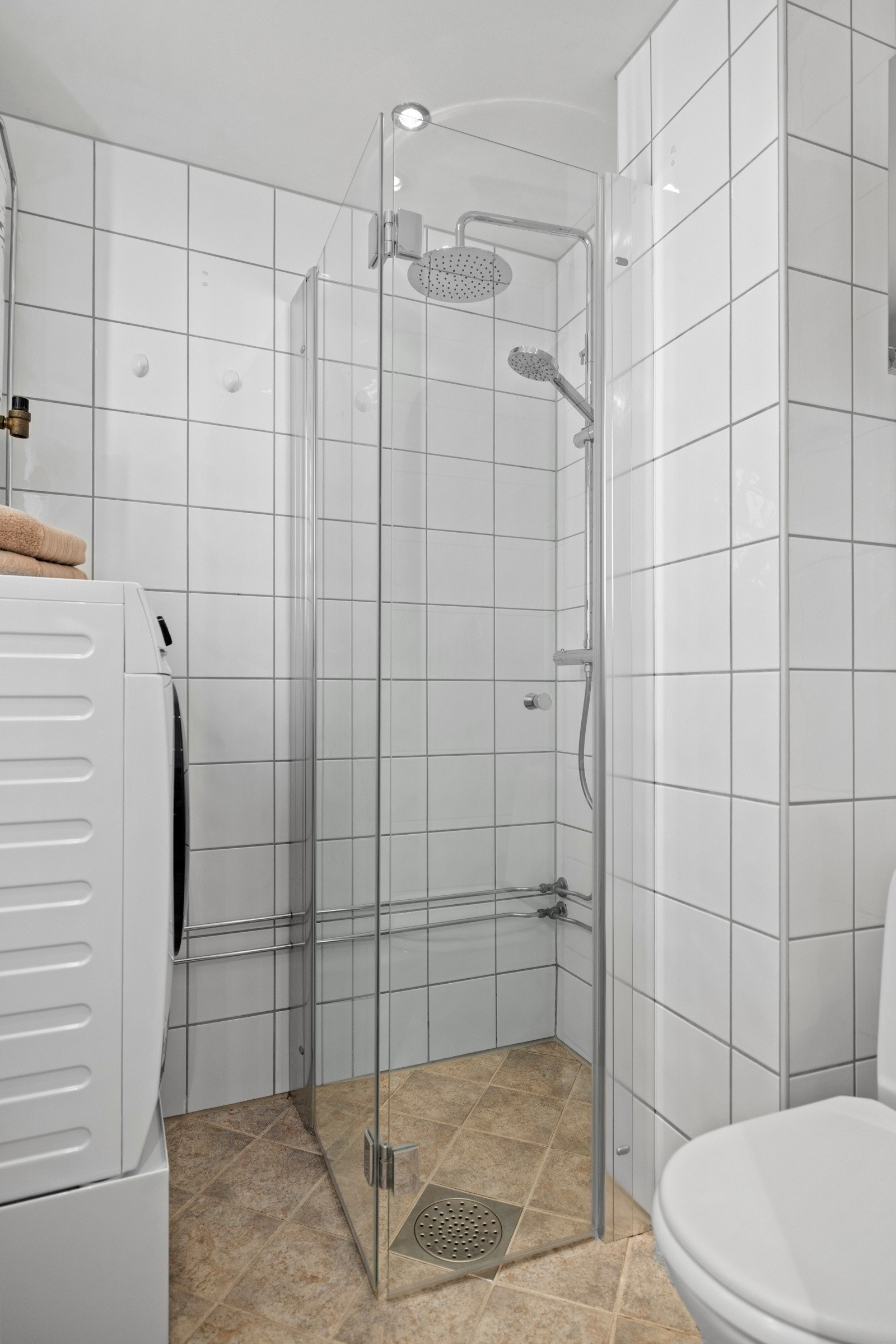 Flislagt bad med ny innredning i 2019. Galleribilde