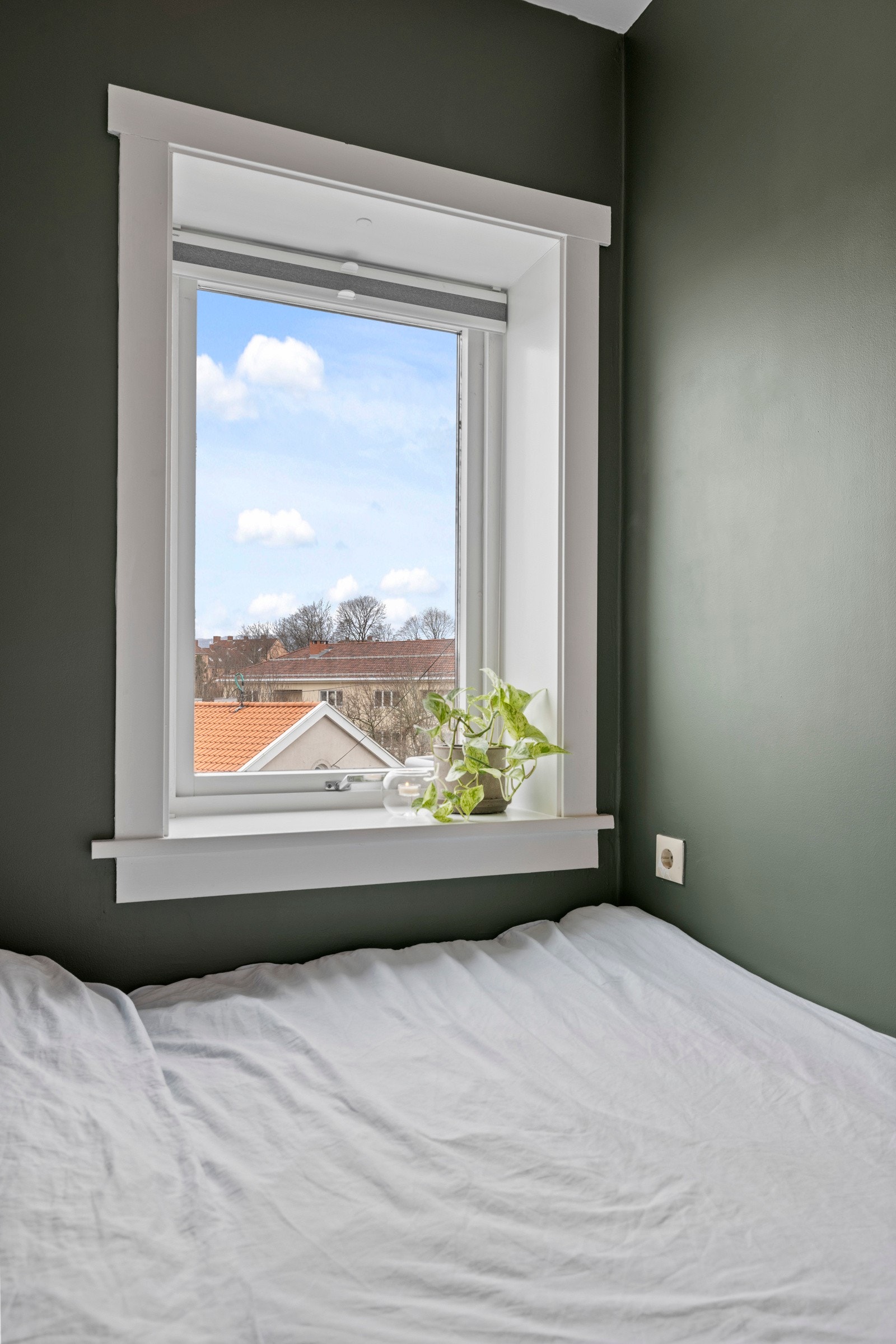 Stort vindu og hyggelig utsikt også her. Galleribilde