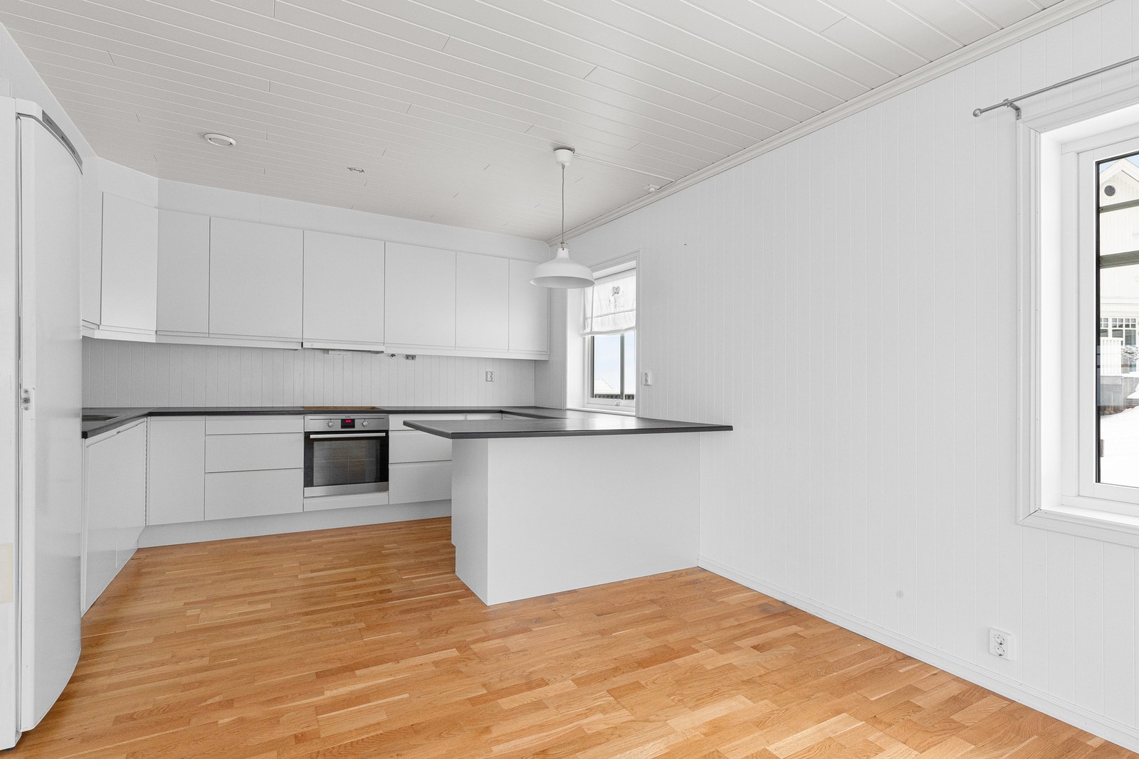 De integrerte hvitevarene medfølger handelen. Galleribilde