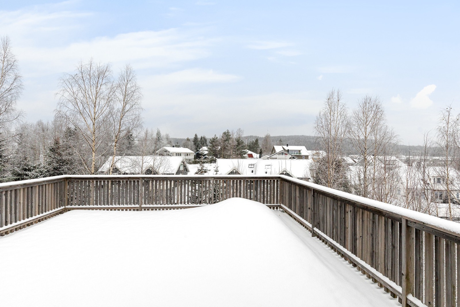 Begge boenhetene har en idyllisk terrasse som ligger over garasjen. Galleribilde