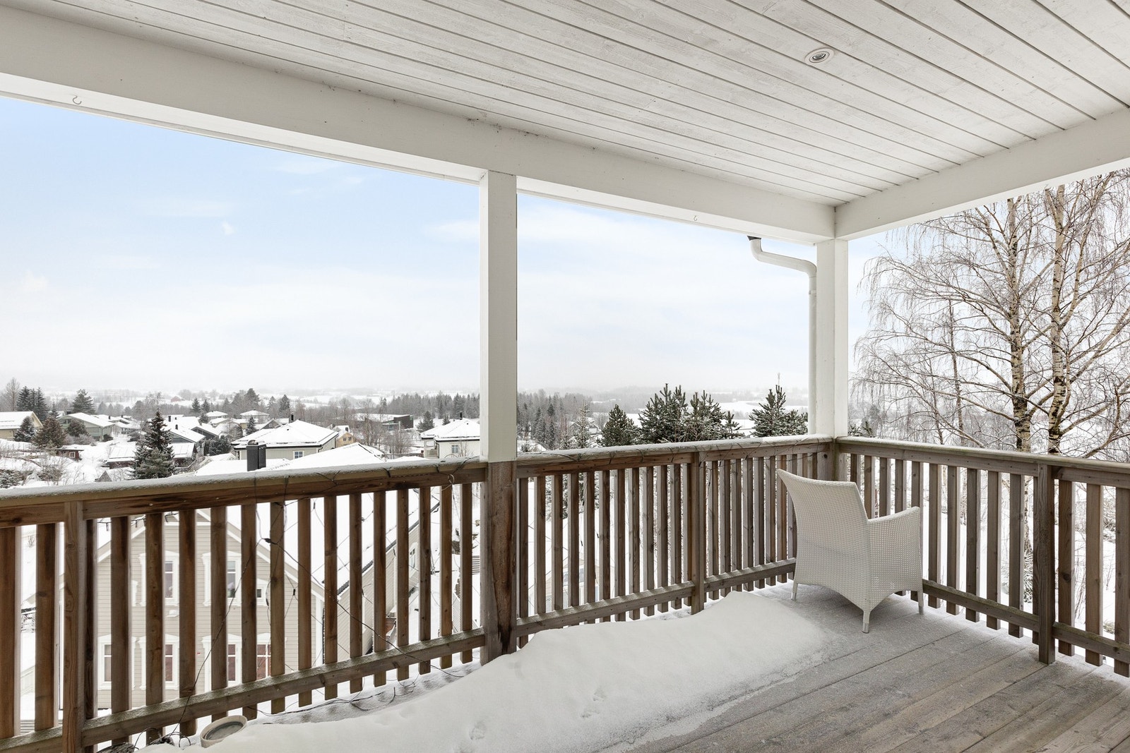 Terrassen er utstyrt med utebelysning i himling. Galleribilde