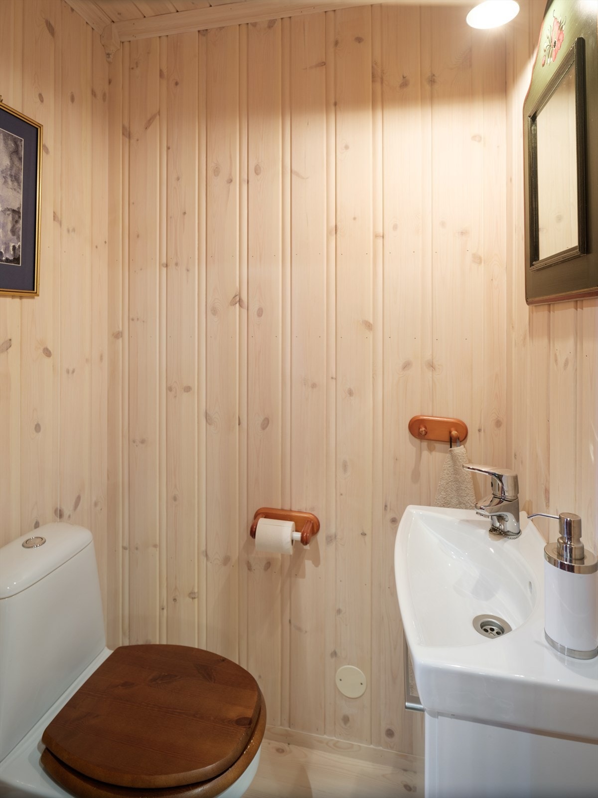 Wc-rom ved inngangsprti Galleribilde