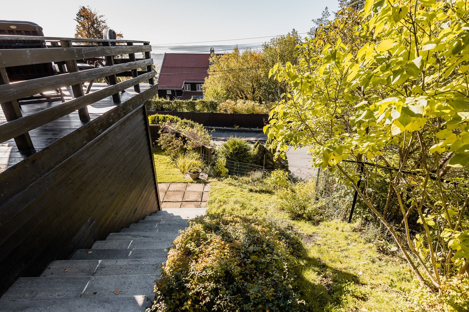 Trapp ned mot hagen. Galleribilde