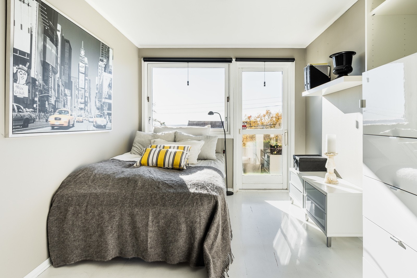 Soverom nr. 4 med direkte adkomst ut til hagen. Galleribilde