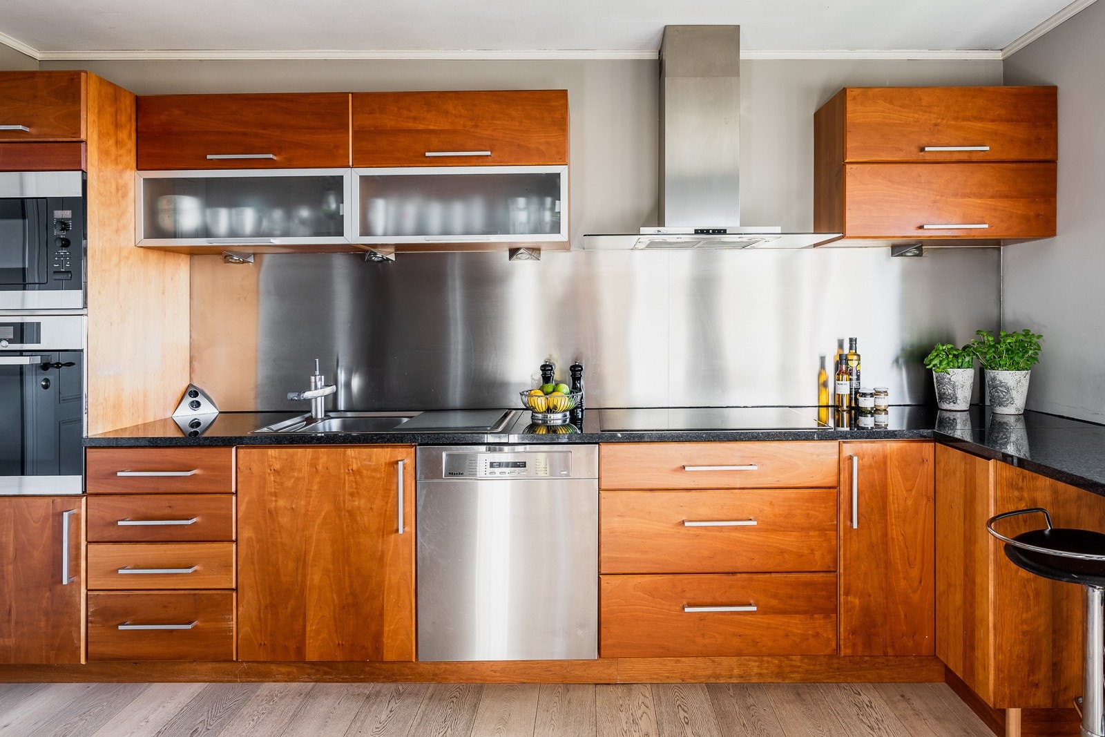 God lagringsplass i over- og underskap. Galleribilde