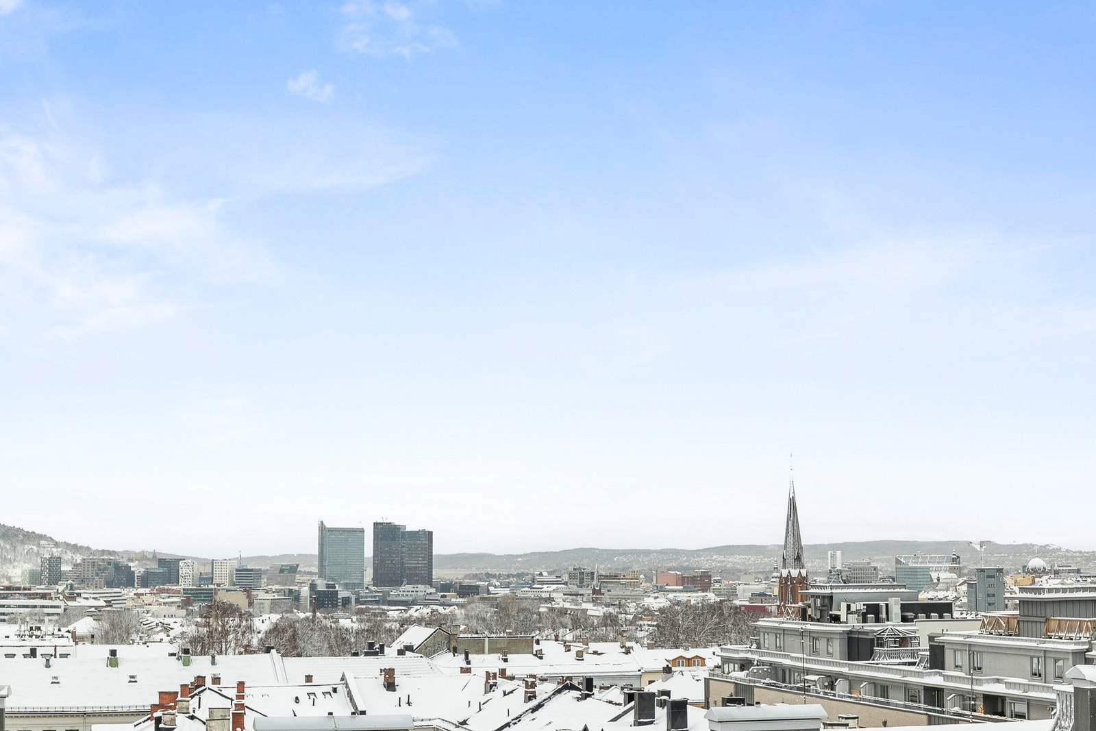 Fra takterrassen (som er på taket i samme bygg) er det vidstrakt utsikt over Oslo Galleribilde