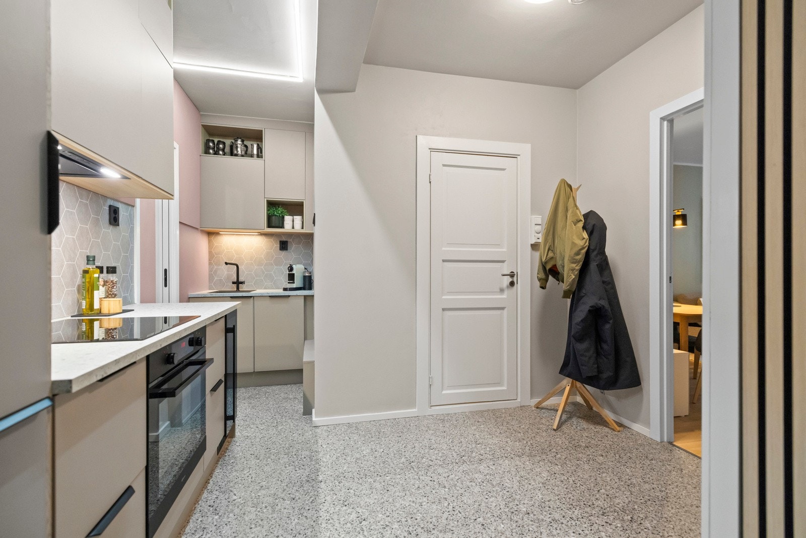 Det er montert vannstopper (Waterguard) under kjøkkenskap Galleribilde