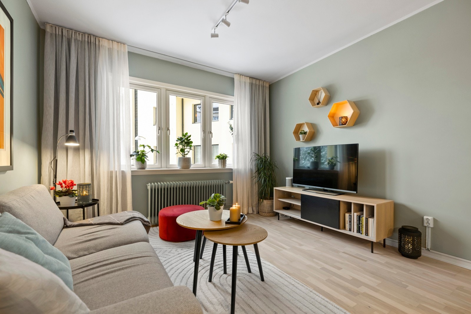 Takhøyden i stuen er målt til hele 2,6 meter Galleribilde