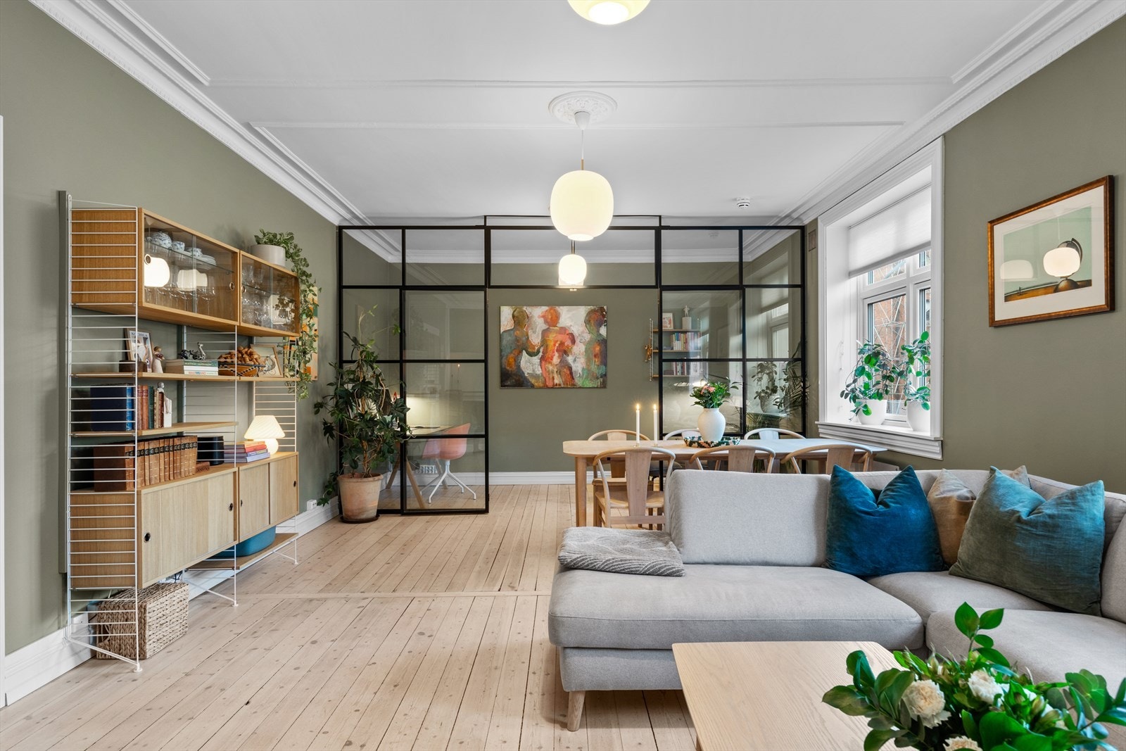 I dag fungerer den innerste sonen som kontor, men rommet kan deles på flere måte ved behov for 2 soverom. Galleribilde