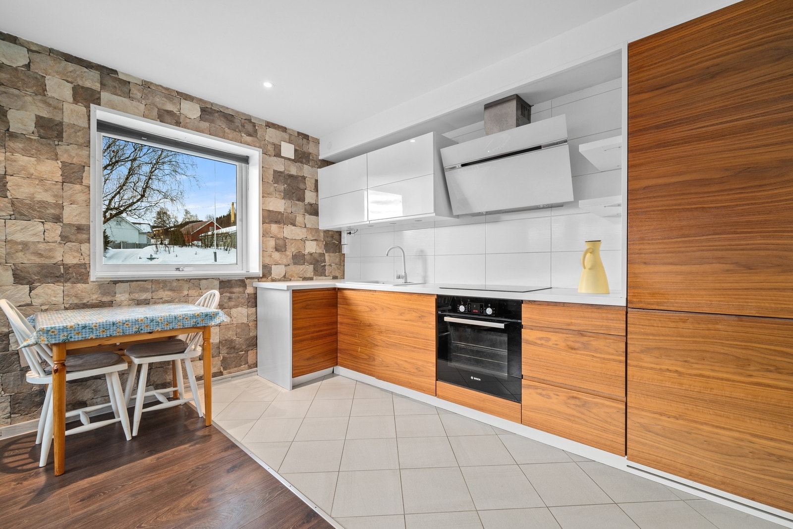 Innredet med opplegg for oppvaskmaskin. Galleribilde